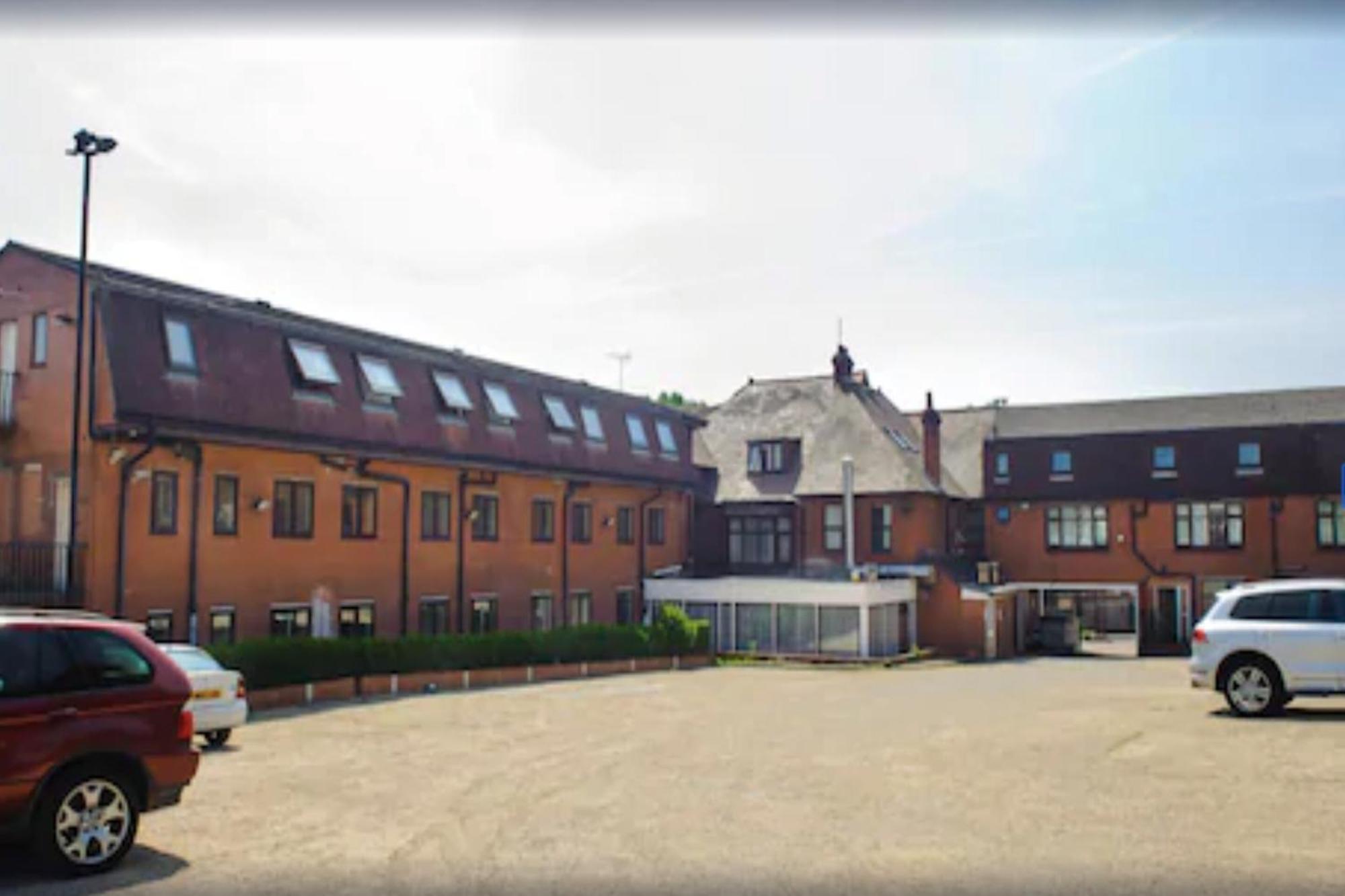 The Luton Hotel Exterior photo