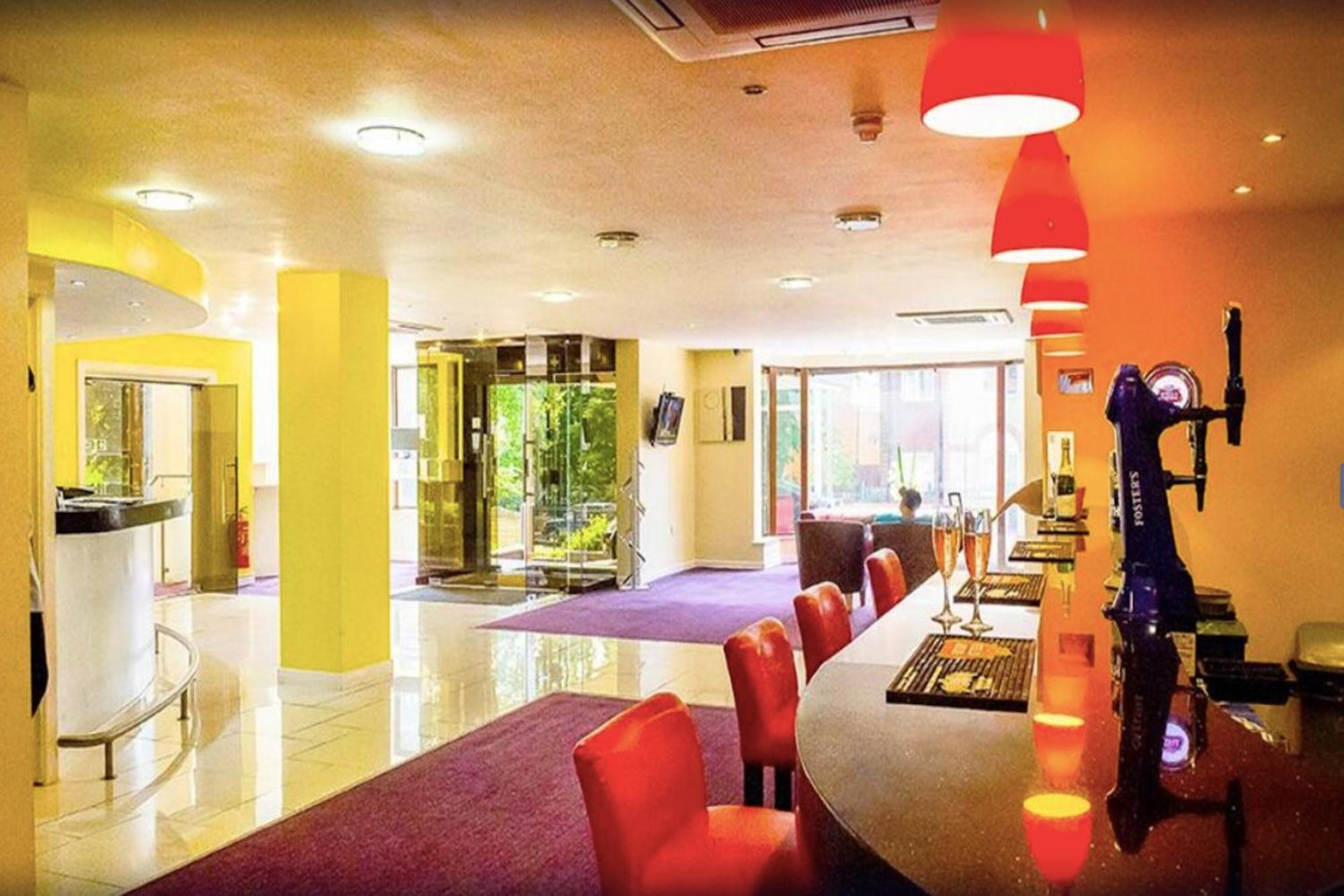 The Luton Hotel Exterior photo